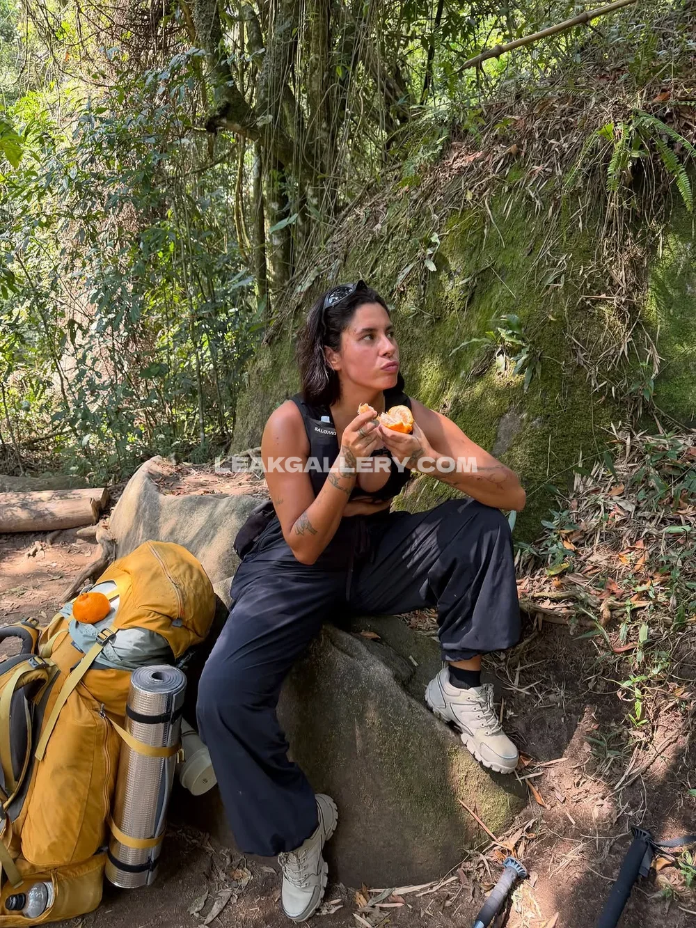 Fernandamotafarhat Hiking Outfit Snack Break OnlyFans Photo Leaked