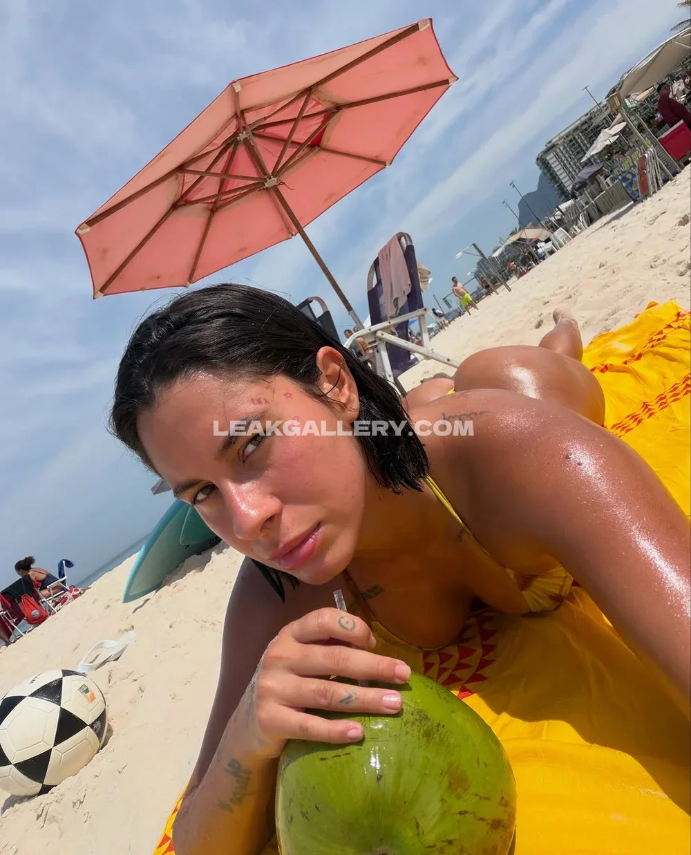 Fernandamotafarhat Beach Coconut Sip OnlyFans Photo Leaked