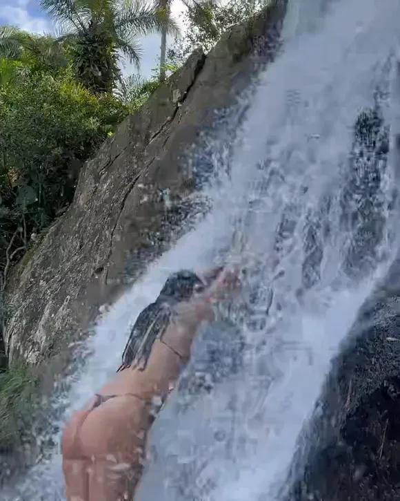 Fernandamotafarhat Naked Waterfall Shower OnlyFans Video Leaked