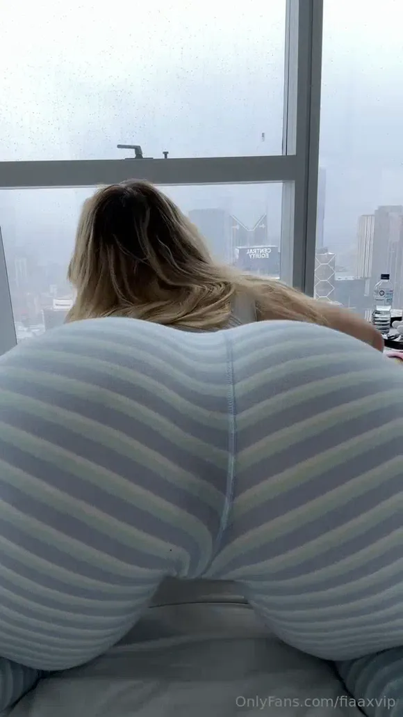 Fiaaxvip Striped Leggings Ass OnlyFans Video Leaked