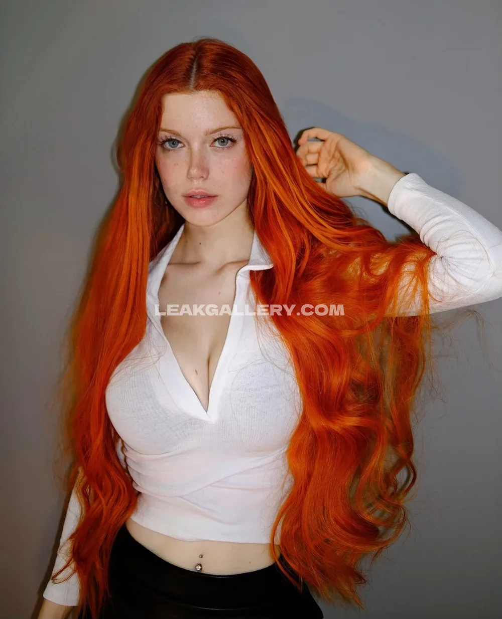 Fraoula Redhead In White Crop Top OnlyFans Photo Leaked