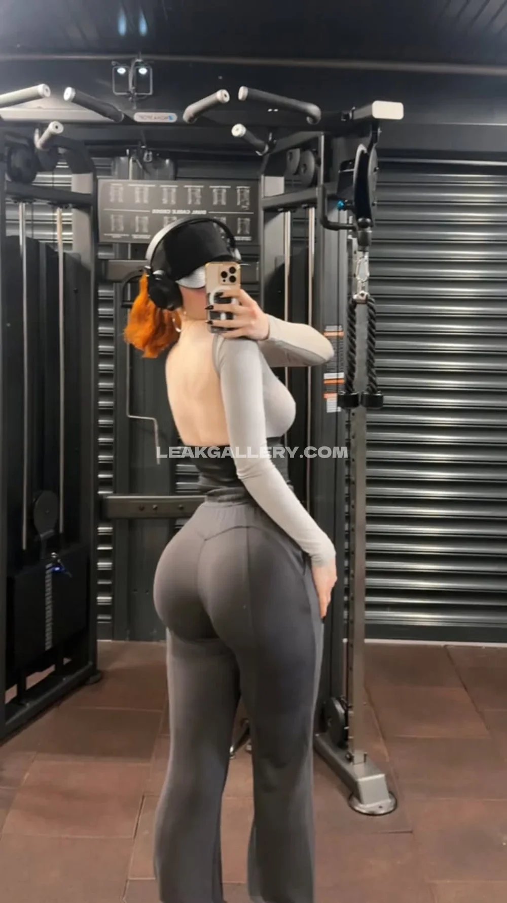 Fraoula Gym Selfie In Leggings OnlyFans Photo Leaked