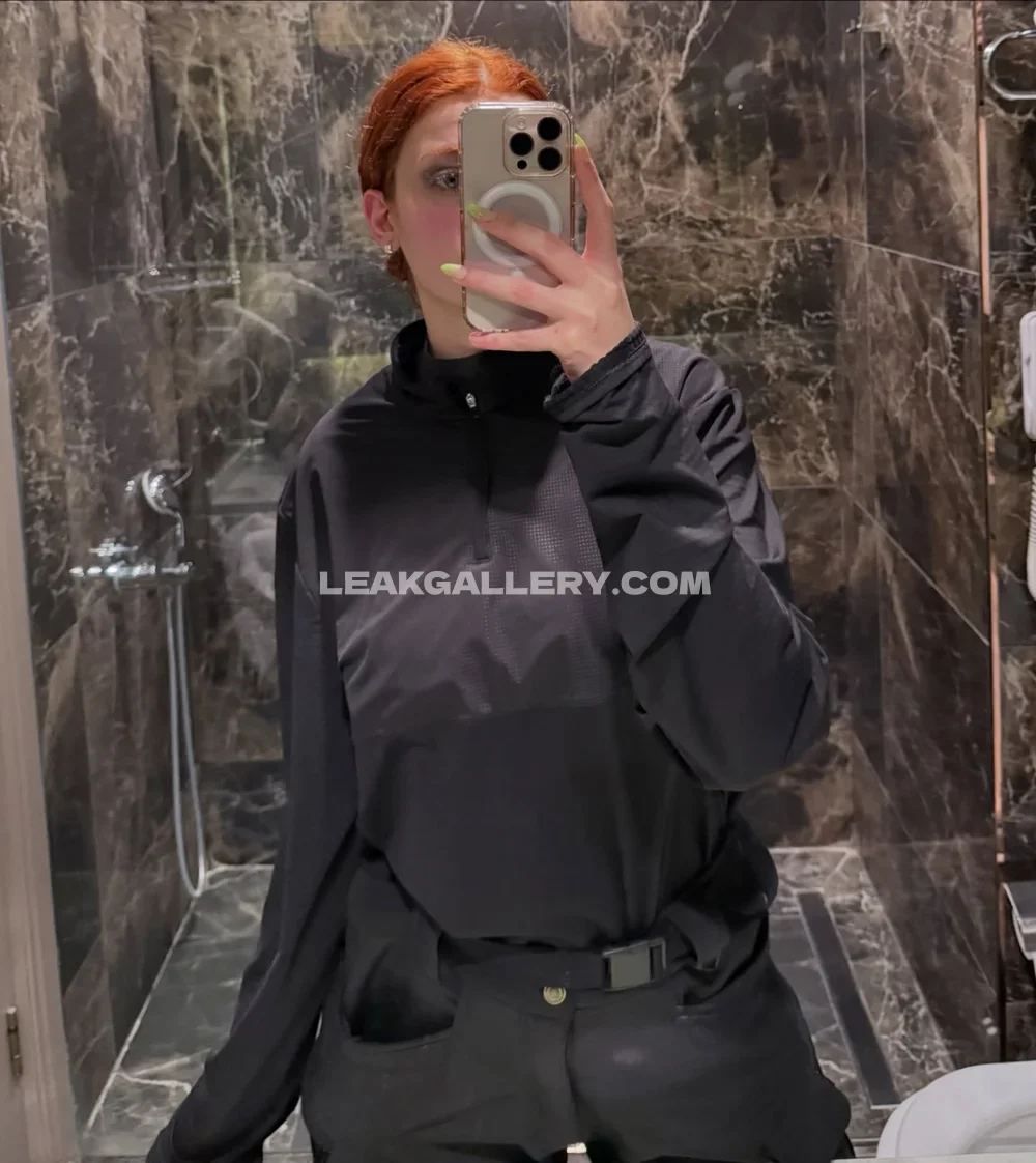 Fraoula Mirror Selfie In Black Tracksuit OnlyFans Photo Leaked