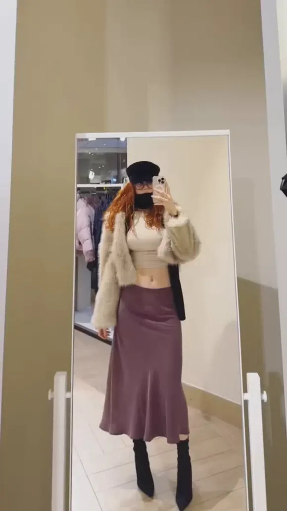 Fraoula Mirror Selfie In Skirt OnlyFans Video Leaked