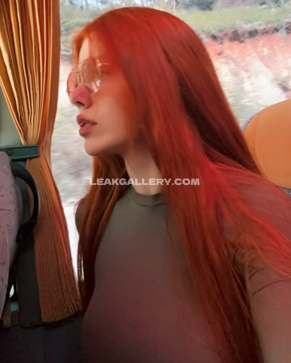 Fraoula Red Hair Bus Ride OnlyFans Photo Leaked