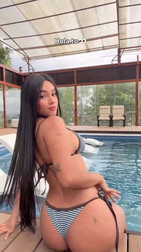 Gabi.conejo Striped Bikini Poolside Pose OnlyFans Video Leaked