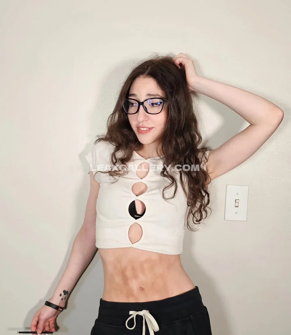 Galaxyofmoses Cutout Top Pose OnlyFans Photo Leaked