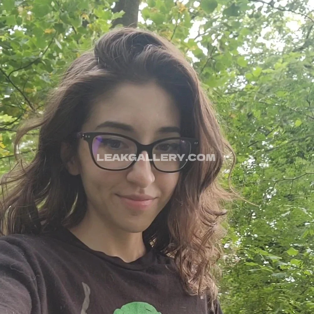 Galaxyofmoses Glasses Selfie Outdoors OnlyFans Photo Leaked
