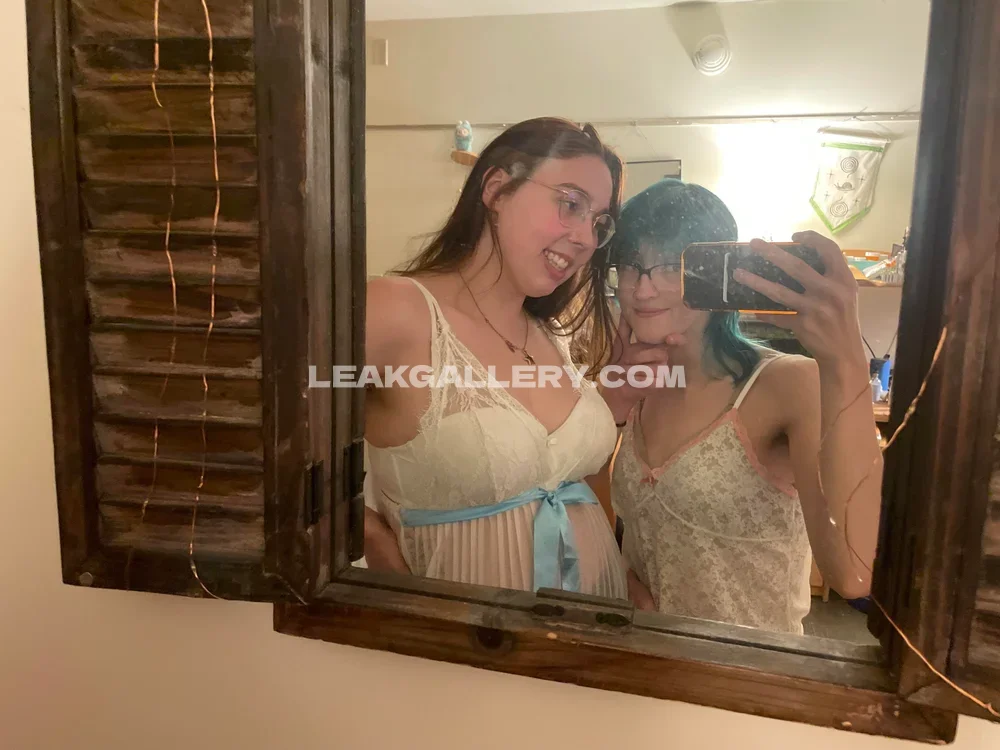 Gaycollegesluts Mirror Selfie With Friend OnlyFans Photo Leaked