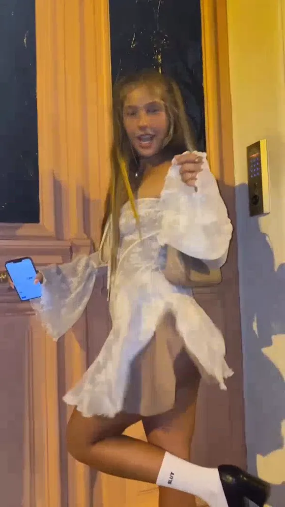 Genieeexumm White Dress Tease OnlyFans Video Leaked