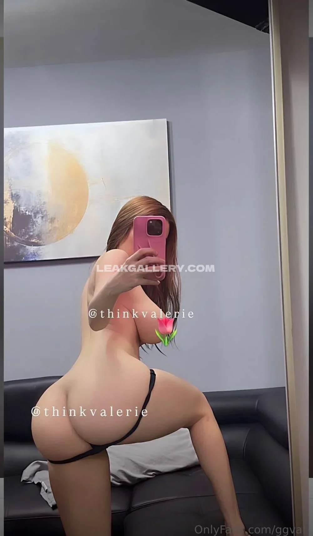 Ggval Naked Ass Mirror Selfie OnlyFans Photo Leaked