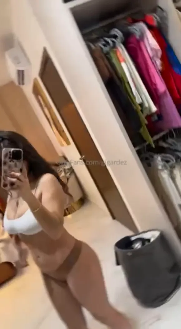 Gigardez White Bra Selfie Pose OnlyFans Video Leaked