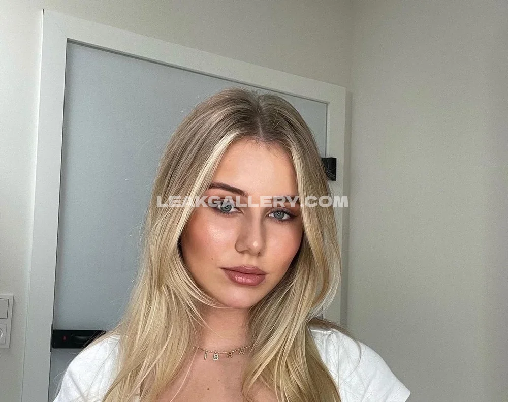 Ginalaitschek Blonde Hair Close Up OnlyFans Photo Leaked