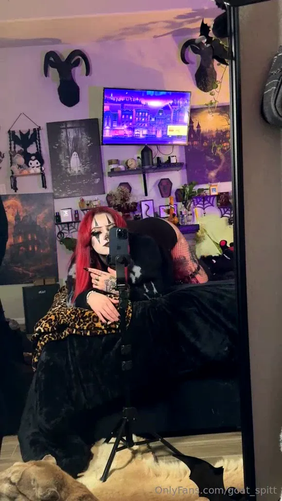 Goat_spitt Red Hair Mirror Selfie OnlyFans Video Leaked