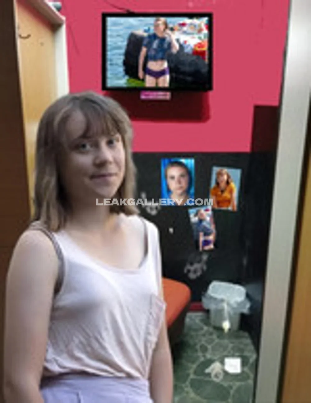 Gretathunberg Casual Tank Top Pose OnlyFans Photo Leaked