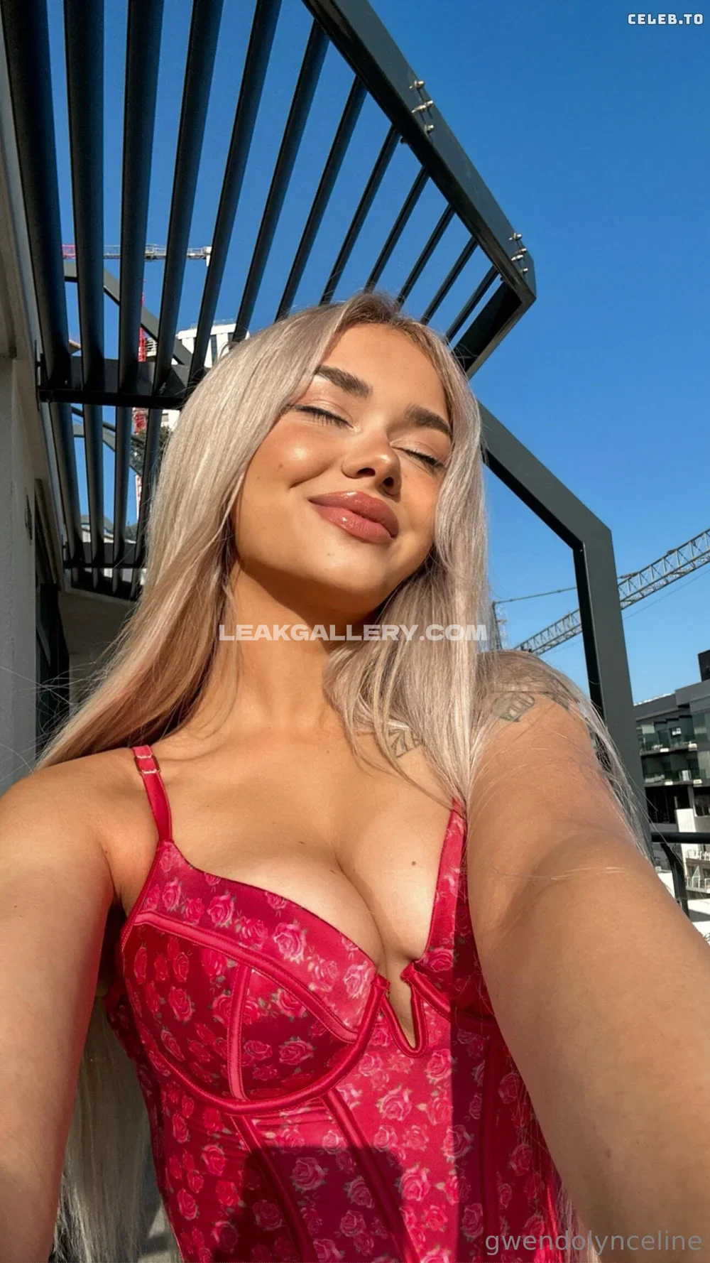 Gwendolynceline Red Rose Bodysuit Selfie OnlyFans Photo Leaked