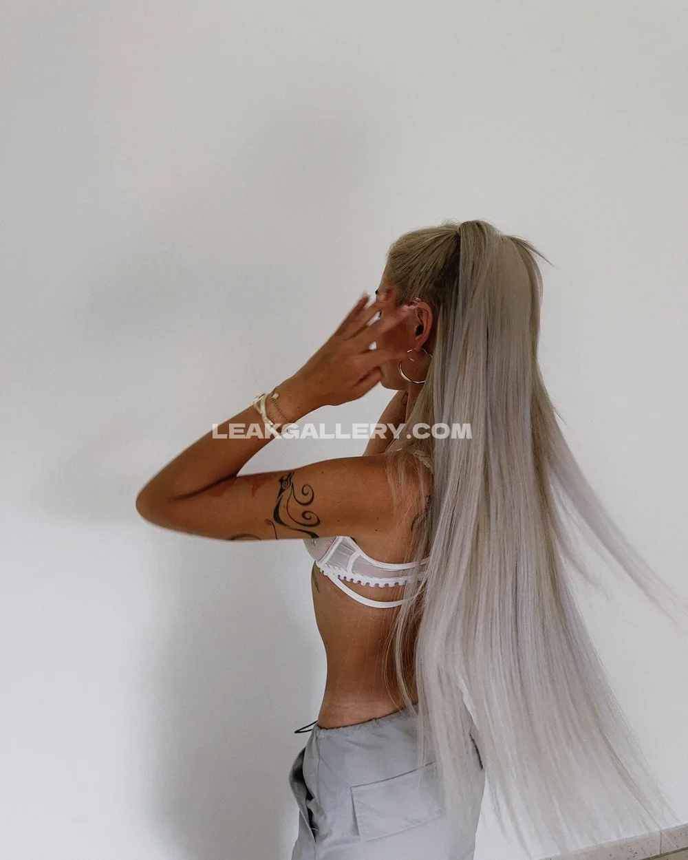 Gwendolynceline Side Profile With Long Hair OnlyFans Photo Leaked