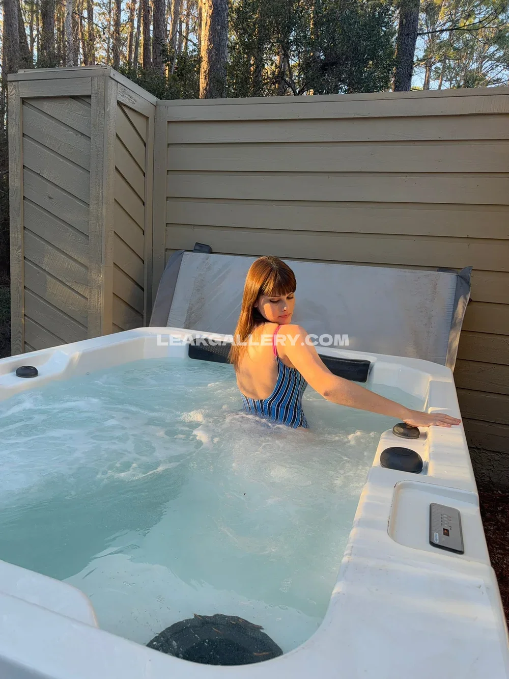 Haesicks Striped Swimsuit In Hot Tub OnlyFans Photo Leaked