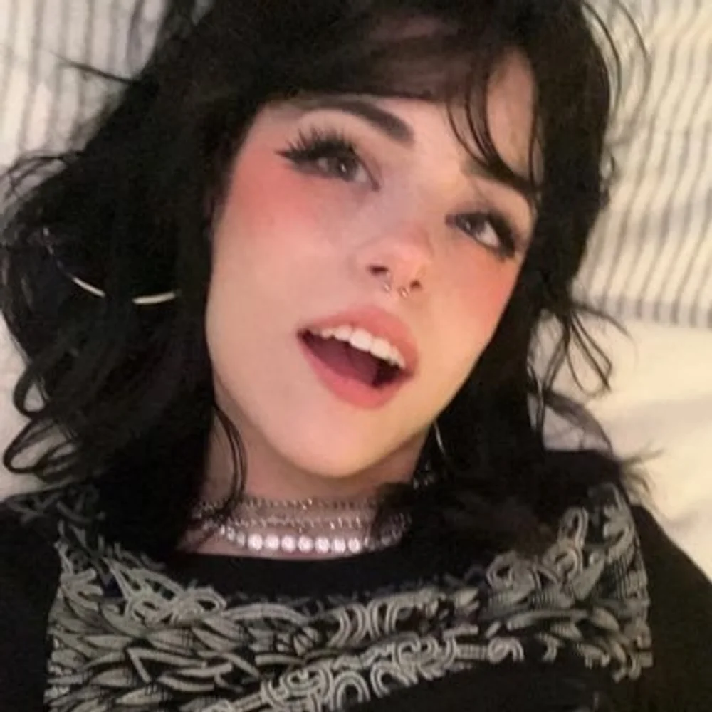Hannah Owo Close-Up Face With Piercing OnlyFans Photo Leaked