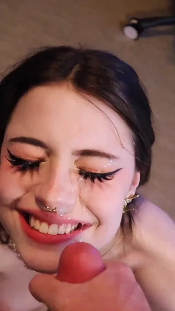 Hannah Owo Nose Piercing Smile Tease OnlyFans Video Leaked