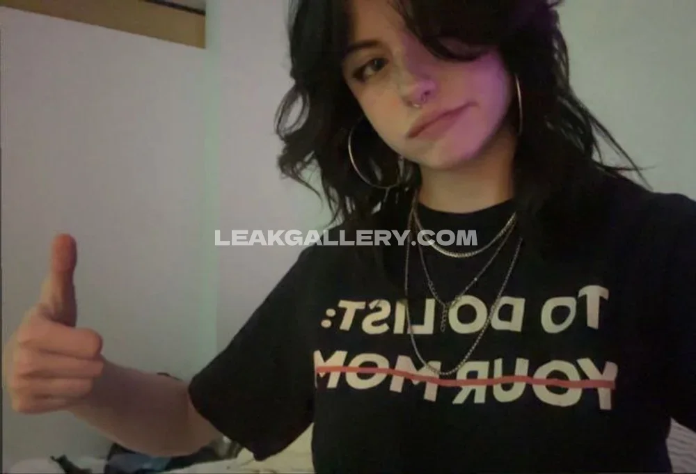 Hannah Owo Thumbs Up Selfie Pose OnlyFans Photo Leaked
