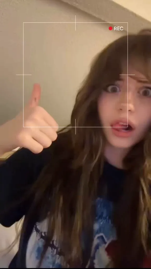 Hannah Owo Thumbs Up Pose OnlyFans Video Leaked