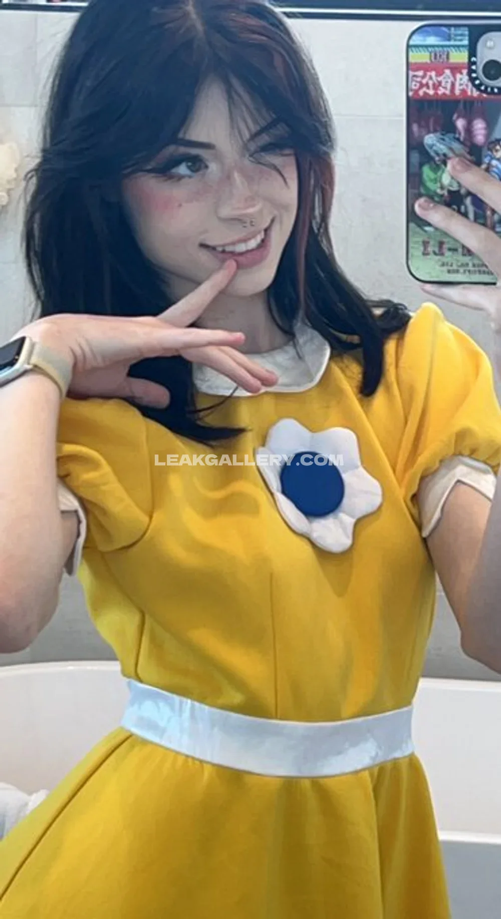 Hannah Owo Yellow Dress Selfie Pose OnlyFans Photo Leaked
