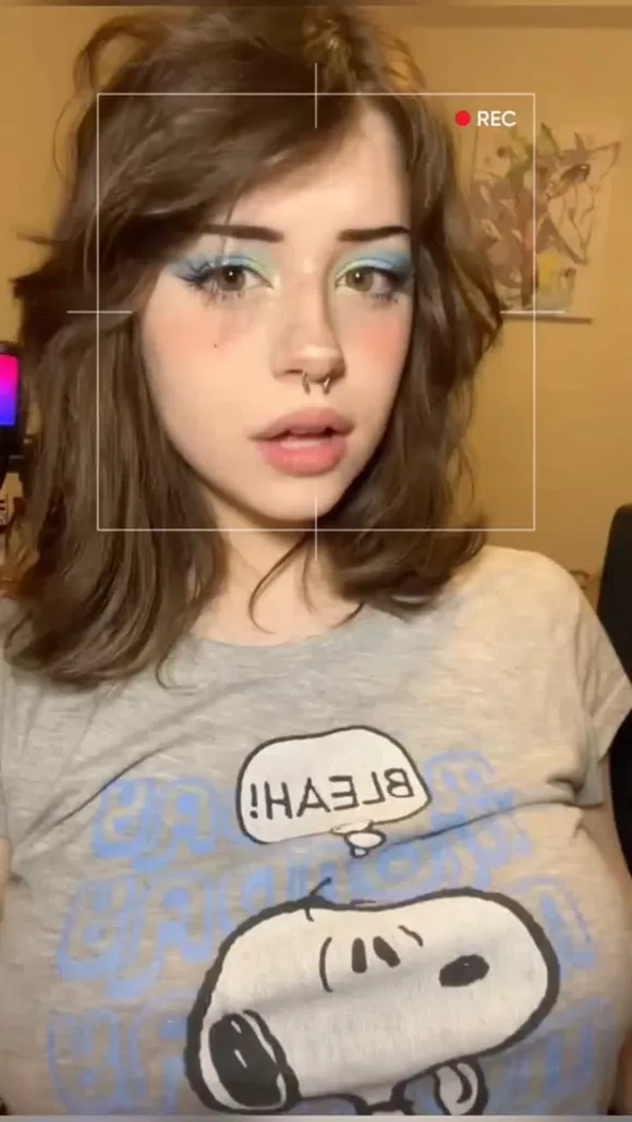 Hannah Owo Blue Eyeshadow Selfie OnlyFans Video Leaked