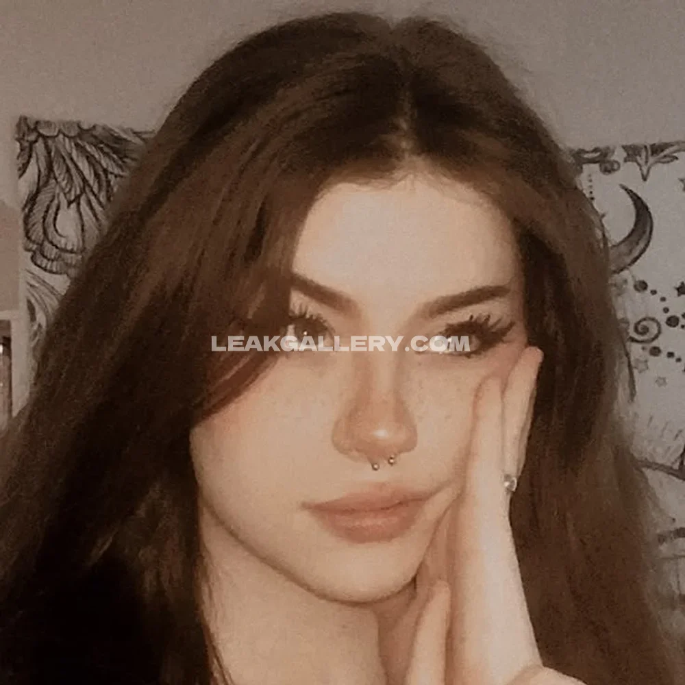 Hannah Owo Nose Piercing Selfie OnlyFans Photo Leaked