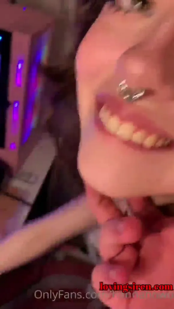 Hannah Owo Smiling Close Up Face OnlyFans Video Leaked