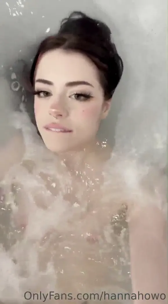 Hannah Owo Bubbly Bath Selfie OnlyFans Video Leaked
