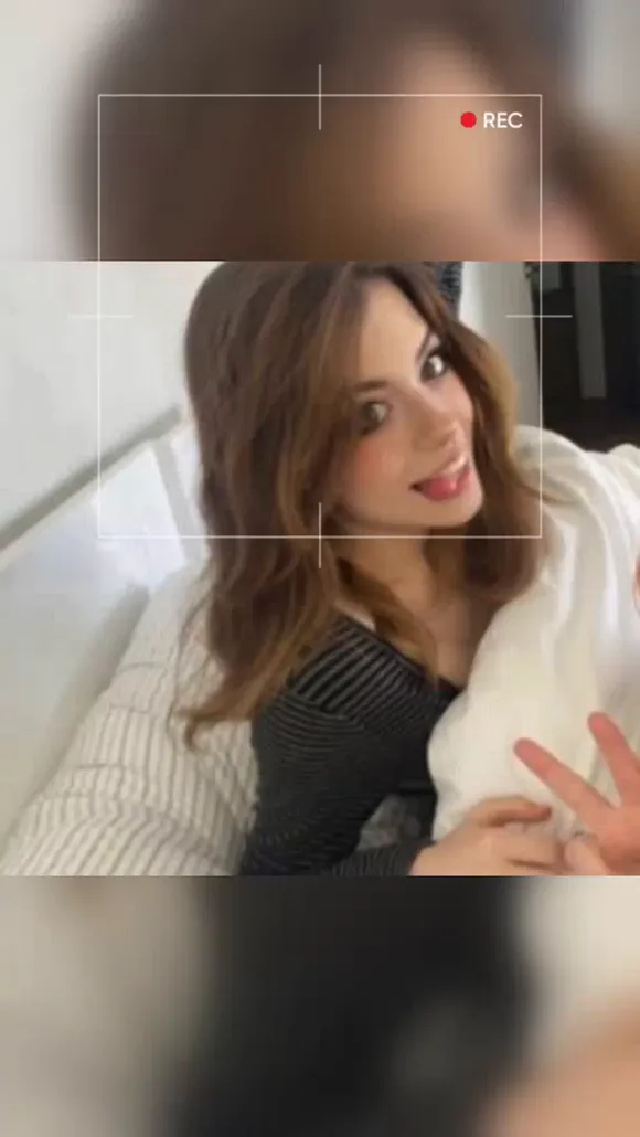 Hannah Owo Bed Selfie With Striped Top OnlyFans Video Leaked
