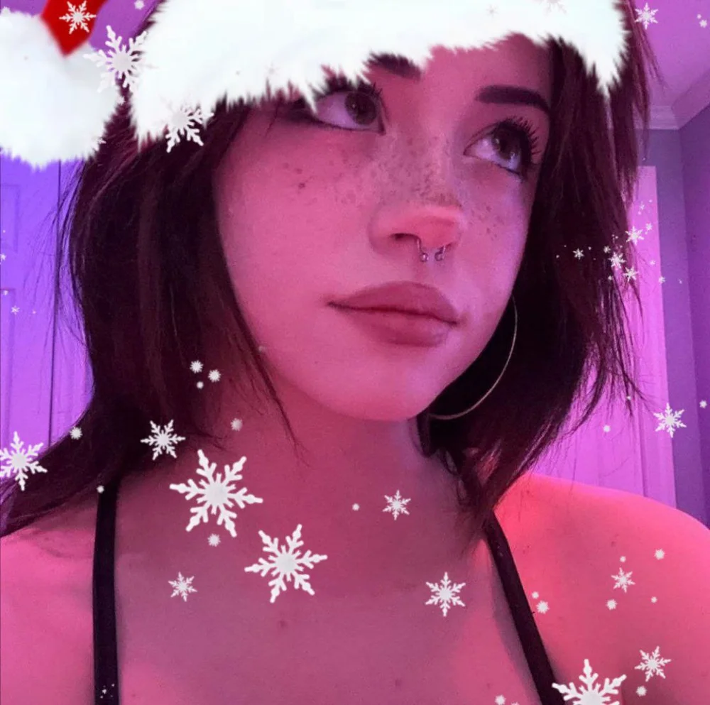 Hannah Owo Freckled Face With Nose Ring OnlyFans Photo Leaked