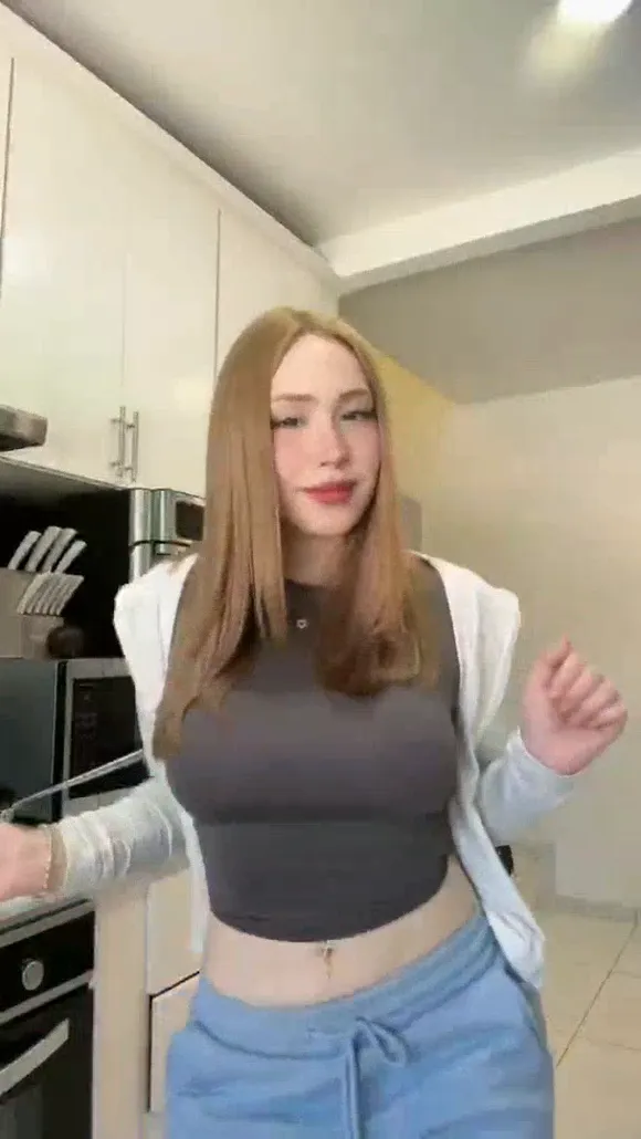 Hannapunzel Kitchen Dance Tease OnlyFans Video Leaked
