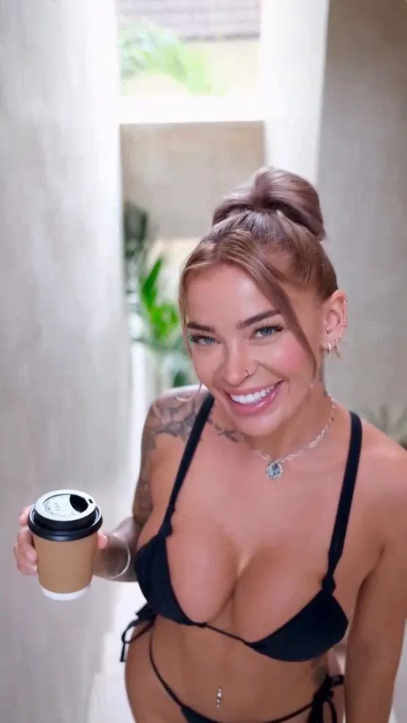 Hayleydavies Black Bikini Coffee Hold OnlyFans Video Leaked
