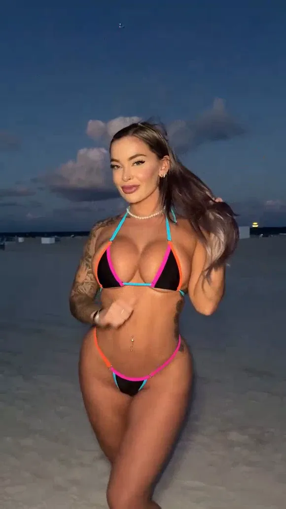 Hayleydavies Bikini Beach Strut OnlyFans Video Leaked