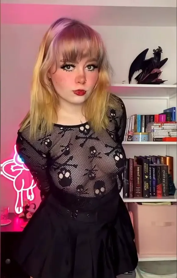 Healsl9t Sheer Skull Top Tease OnlyFans Video Leaked
