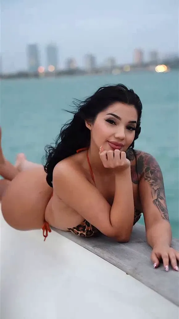 Hoesluvkinz Tattooed Bikini Pose By Water OnlyFans Video Leaked
