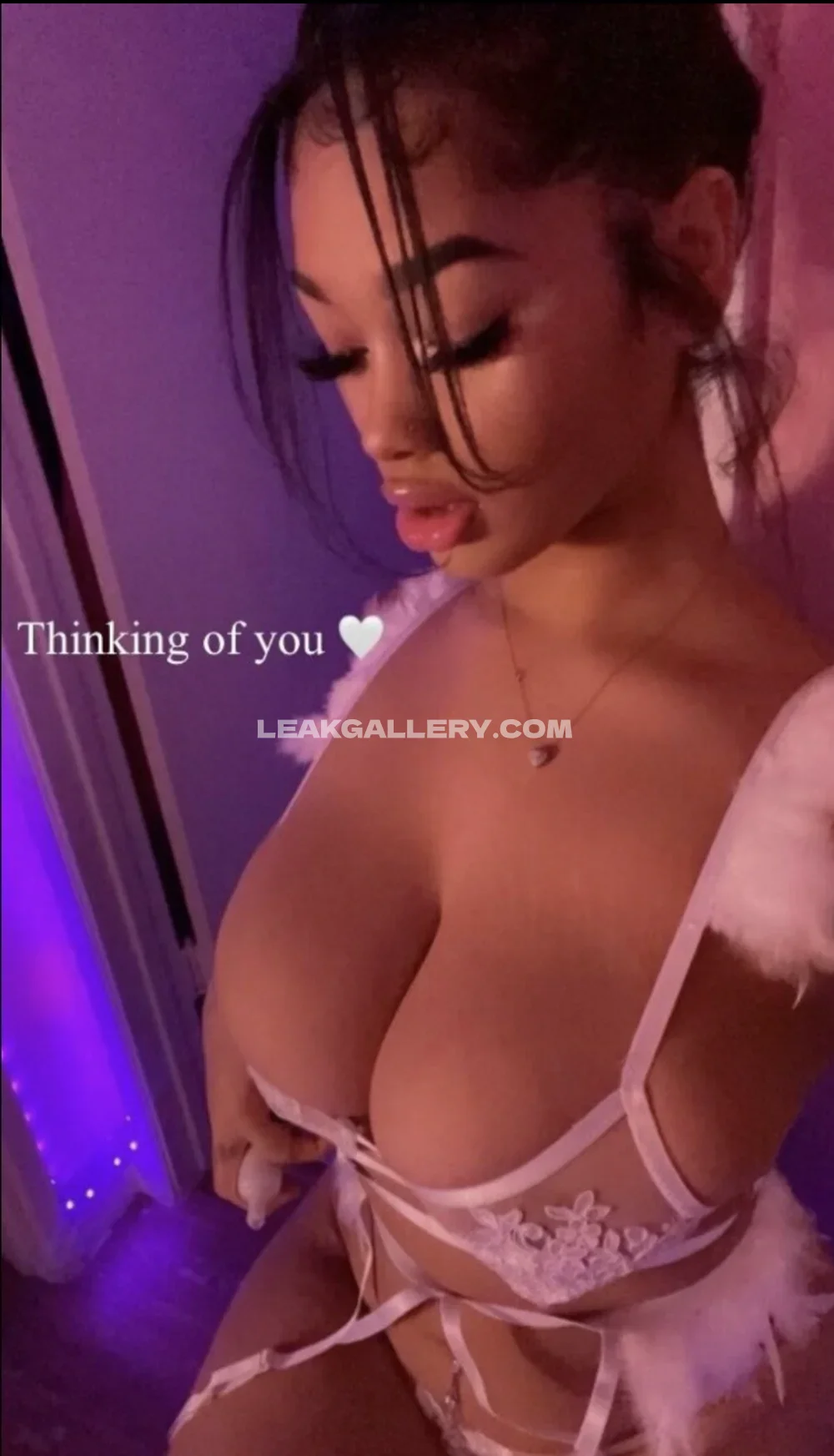 Hot4lexi Lace Bra Tease OnlyFans Photo Leaked