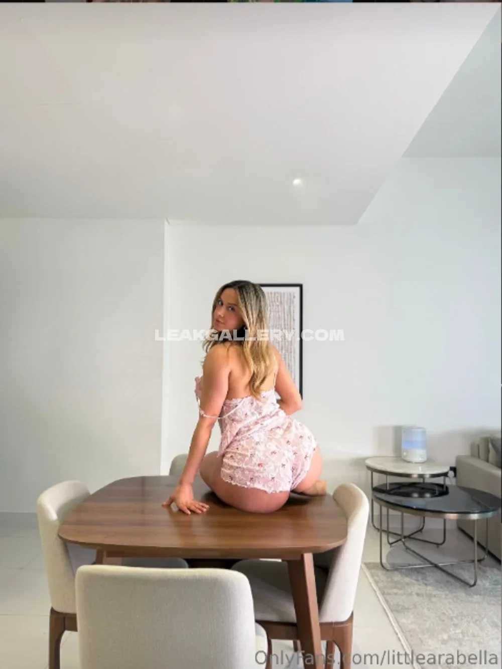 Hottlips Lace Dress Ass Pose OnlyFans Photo Leaked