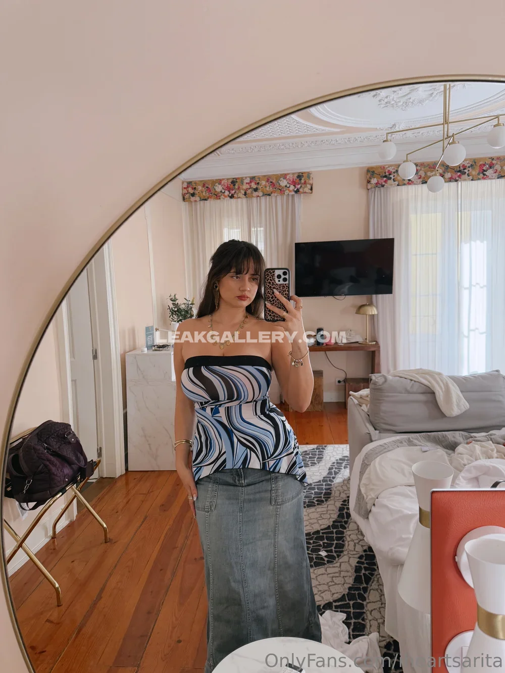 Iheartsarita Mirror Selfie In Striped Top OnlyFans Photo Leaked