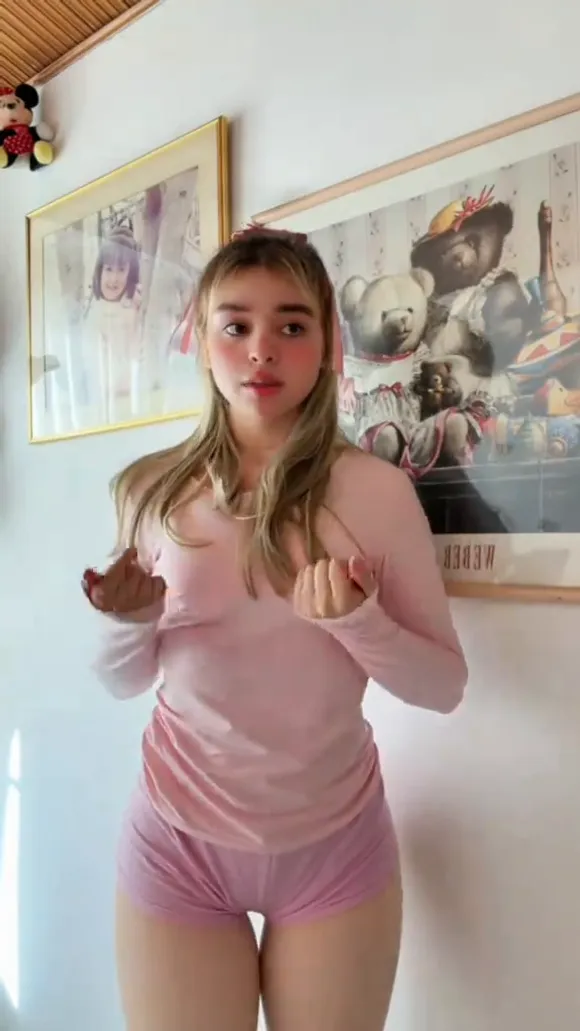 Imsarah.s Topless Pink Crop Top OnlyFans Video Leaked
