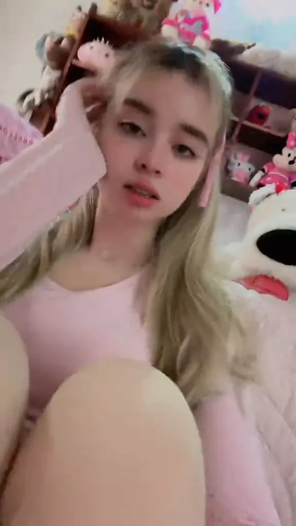 Imsarah.s Pink Top Selfie Pose OnlyFans Video Leaked