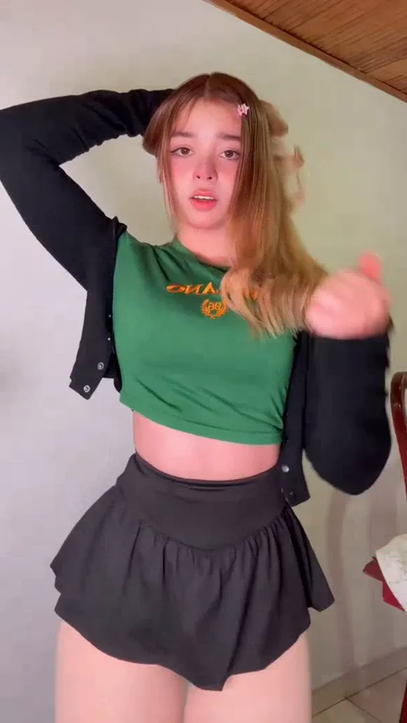 Imsarah.s Topless Crop Top Tease OnlyFans Video Leaked