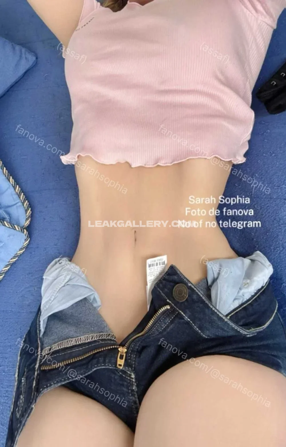 Imsarah.s Pink Crop Top Tease OnlyFans Photo Leaked