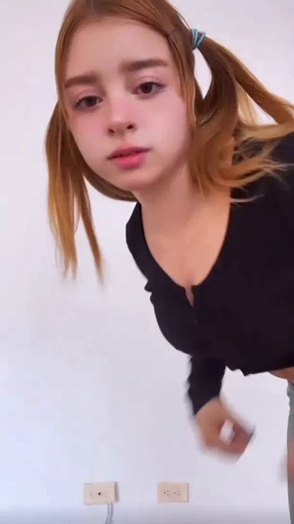 Imsarah.s Ponytail Black Top Tease OnlyFans Video Leaked