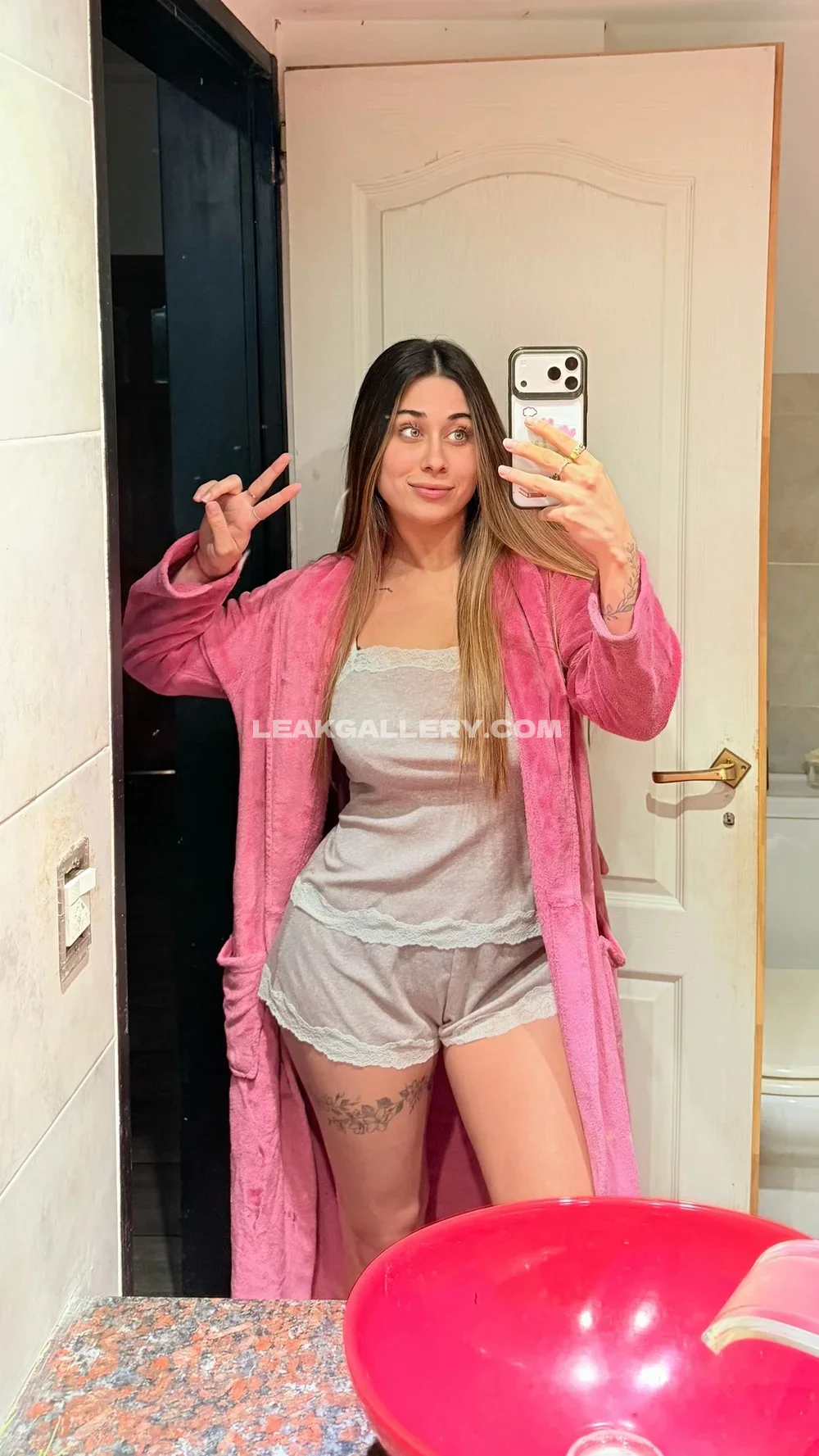 Imailin Pink Robe Mirror Selfie OnlyFans Photo Leaked