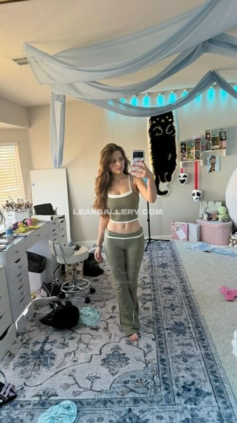 Imthe_annag Full Body Mirror Selfie OnlyFans Photo Leaked