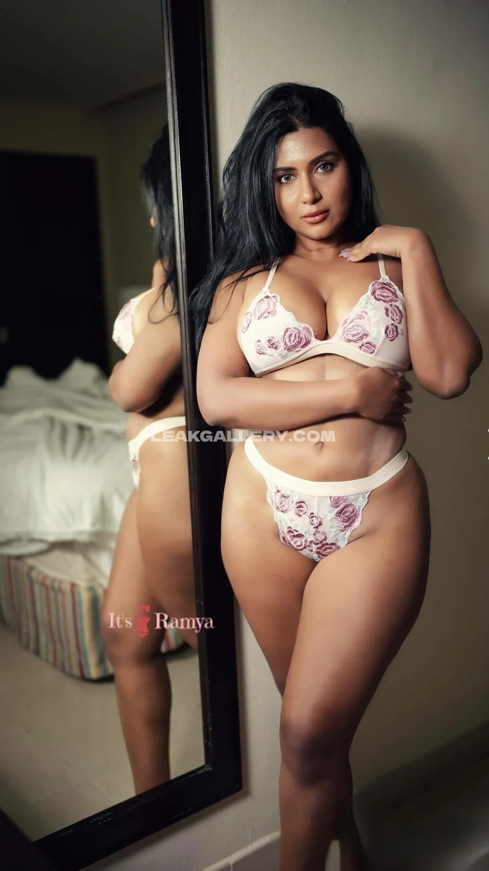 Indian_diva Lace Bra And Panty Pose OnlyFans Photo Leaked