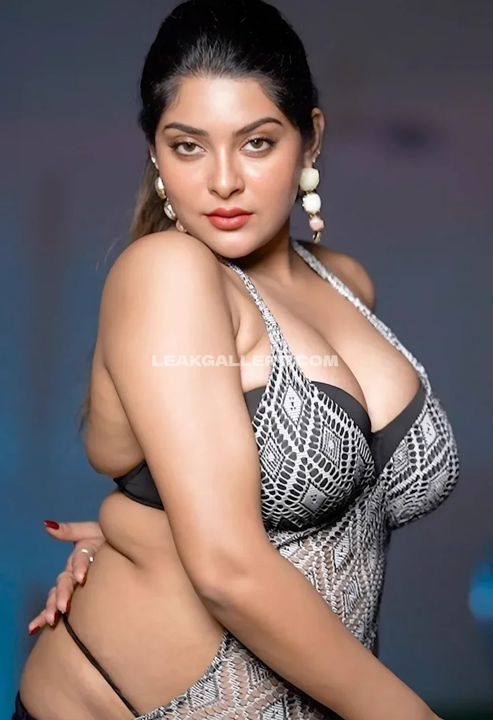 Indian_diva Lace Top Pose OnlyFans Photo Leaked